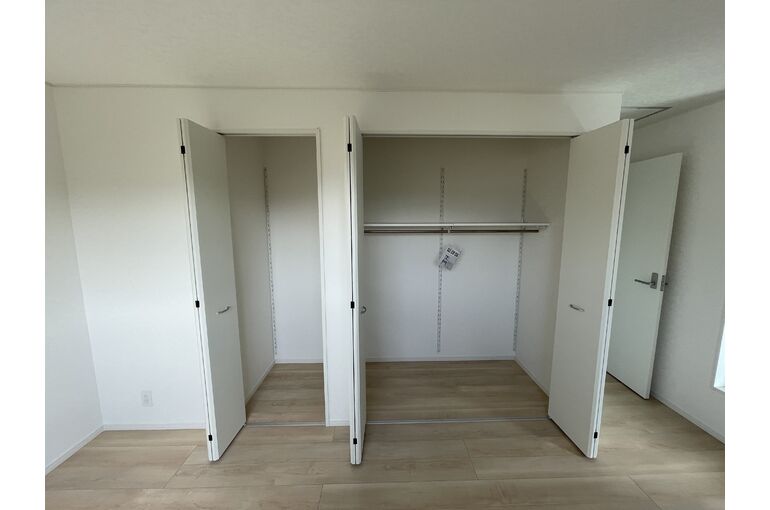 0DE4DA32-94F6-4BE8-A775-BA5943A5B83A