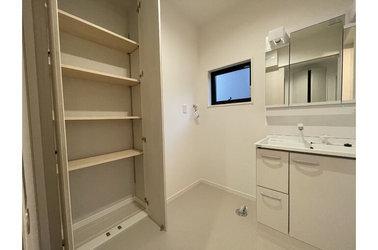 0E7319A5-2305-48A0-B483-461ED617C6F6