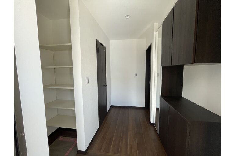 E644D7B7-B89A-454A-8228-8AC4B2D70F1B