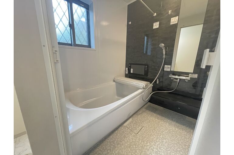 6E4F75BB-5256-4814-AFED-79685F615396