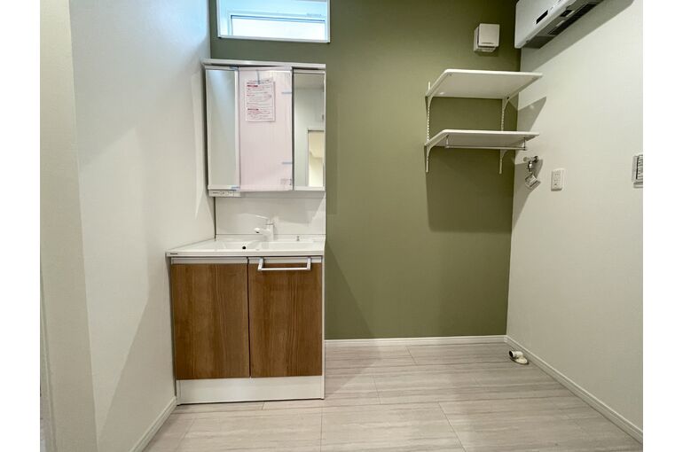 F6D62E20-00A8-432B-8837-20D99453F1B1