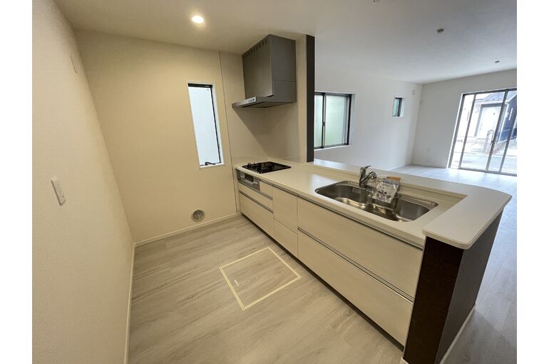 CE60AFF3-4489-4530-B84B-A2DF534342FD