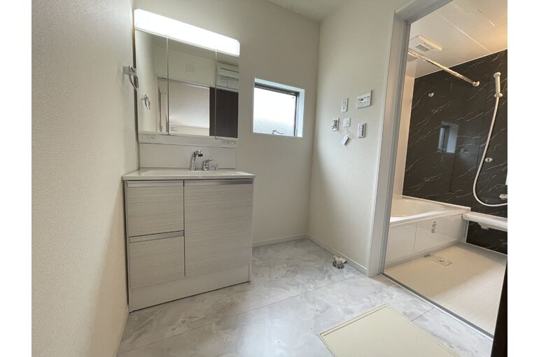 55DB144C-84C3-46F3-90B0-339F17427FA3